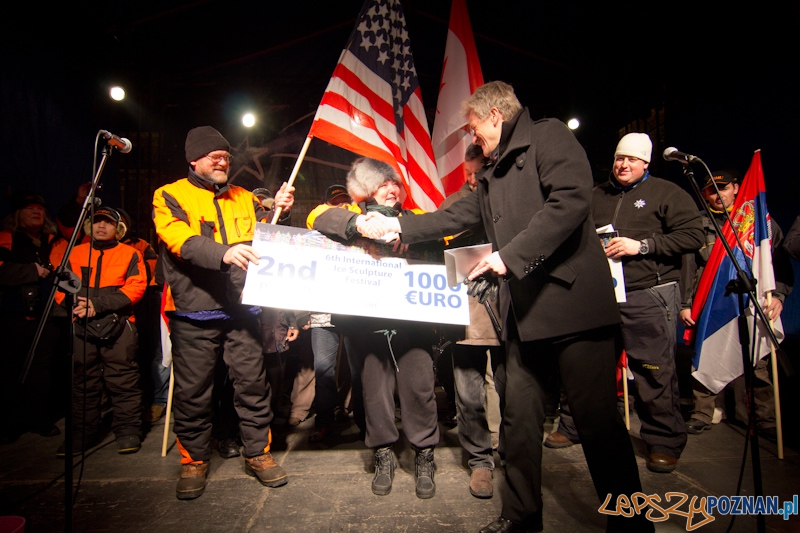 Festiwal Rzeźby Lodowej - wręczenie nagród Nadia Fedotova, Vladimir Zhikhartsev - 2 miejsce - 11.12.2011 r. Foto: lepszyPOZNAN.pl / Piotr Rychter Festiwal Rzeźby Lodowej - wręczenie nagród Nadia Fedotova, Vladimir Zhikhartsev - 2 miejsce - 11.12.2011 r. Foto: lepszyPOZNAN.pl / Piotr Rychter
