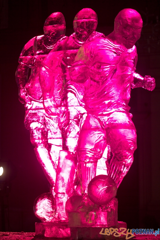 Festiwal Rzeźby Lodowej - miejsce III - Suguru Kanbayashi i Kevin Ashe - 11.12.2011 r. Foto: lepszyPOZNAN.pl / Piotr Rychter Festiwal Rzeźby Lodowej - miejsce III - Suguru Kanbayashi i Kevin Ashe - 11.12.2011 r. Foto: lepszyPOZNAN.pl / Piotr Rychter