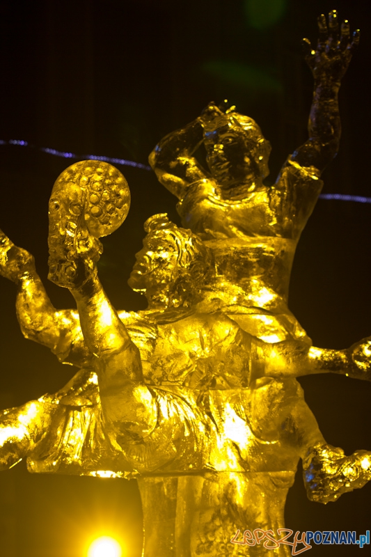 Festiwal Rzeźby Lodowej - miejsce I - Victor Dagatan, Angelito Baban - 11.12.2011 r. Foto: lepszyPOZNAN.pl / Piotr Rychter Festiwal Rzeźby Lodowej - miejsce I - Victor Dagatan, Angelito Baban - 11.12.2011 r. Foto: lepszyPOZNAN.pl / Piotr Rychter