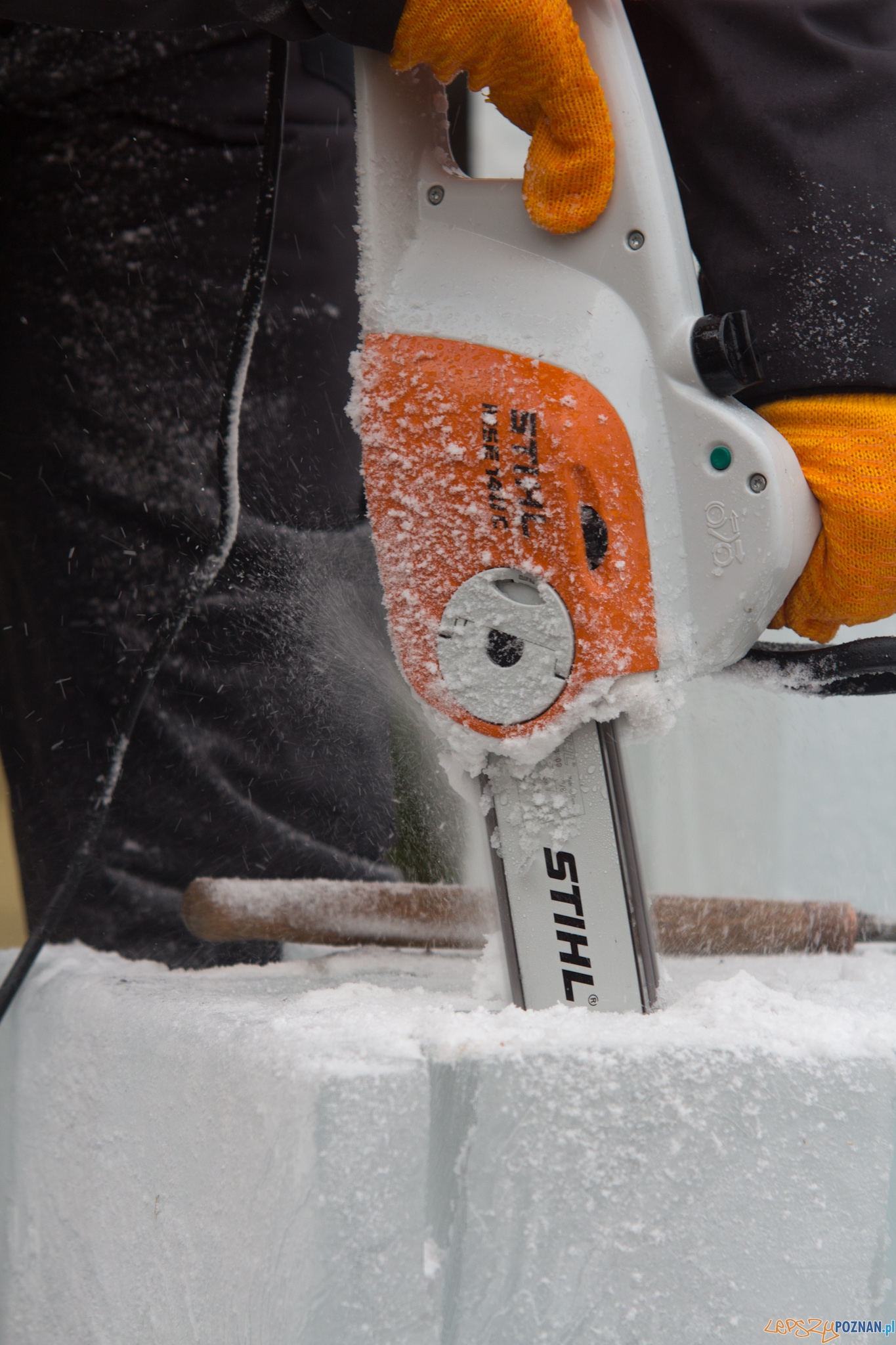 Festiwal Rzeźby Lodowej - dzień drugi - Stary Rynek 11.12.2011 r. Foto: lepszyPOZNAN.pl / Piotr Rychter Festiwal Rzeźby Lodowej - dzień drugi - Stary Rynek 11.12.2011 r. Foto: lepszyPOZNAN.pl / Piotr Rychter