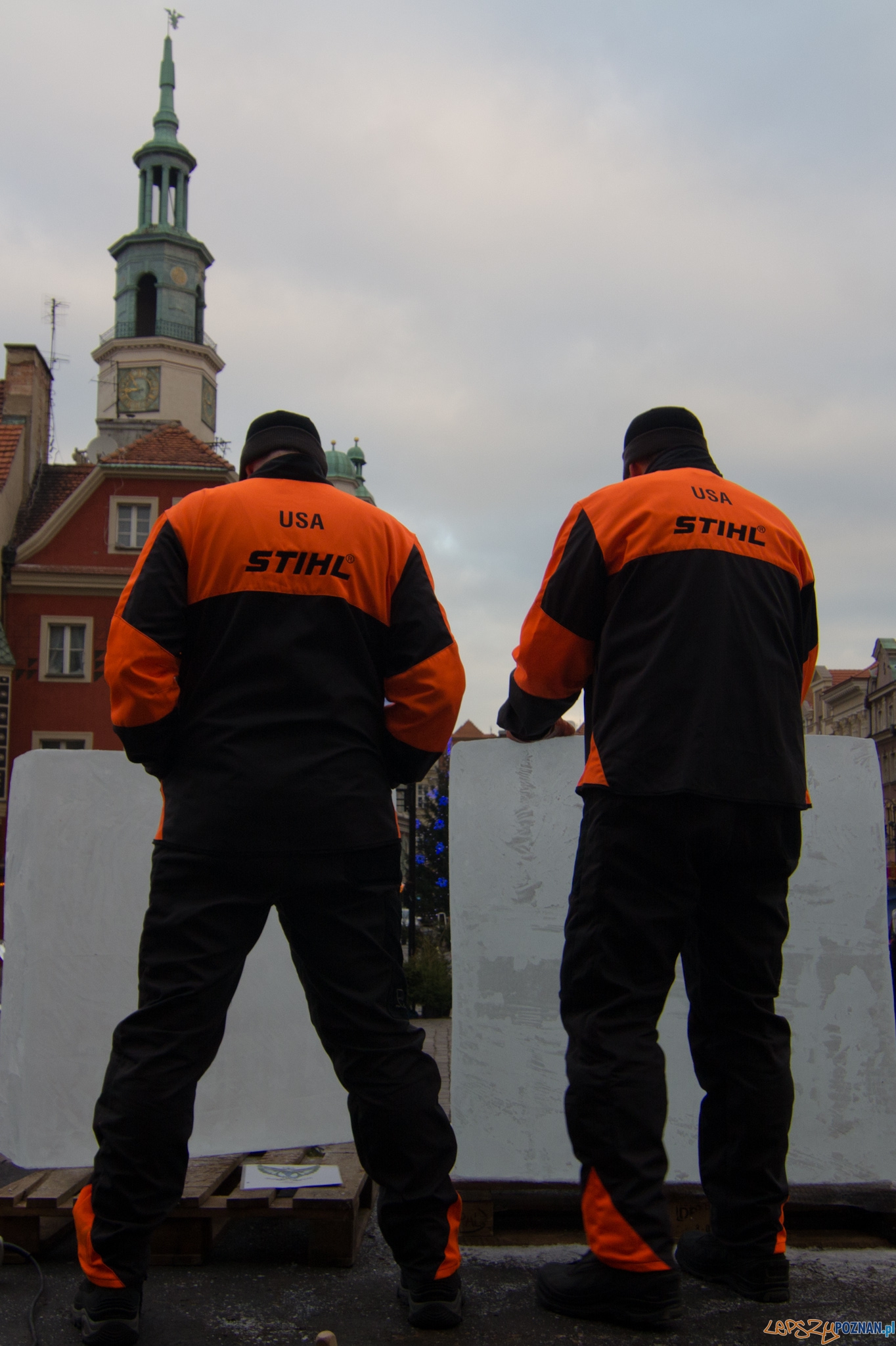 Festiwal Rzeźby Lodowej - dzień drugi - Stary Rynek 11.12.2011 r. Foto: lepszyPOZNAN.pl / Piotr Rychter Festiwal Rzeźby Lodowej - dzień drugi - Stary Rynek 11.12.2011 r. Foto: lepszyPOZNAN.pl / Piotr Rychter