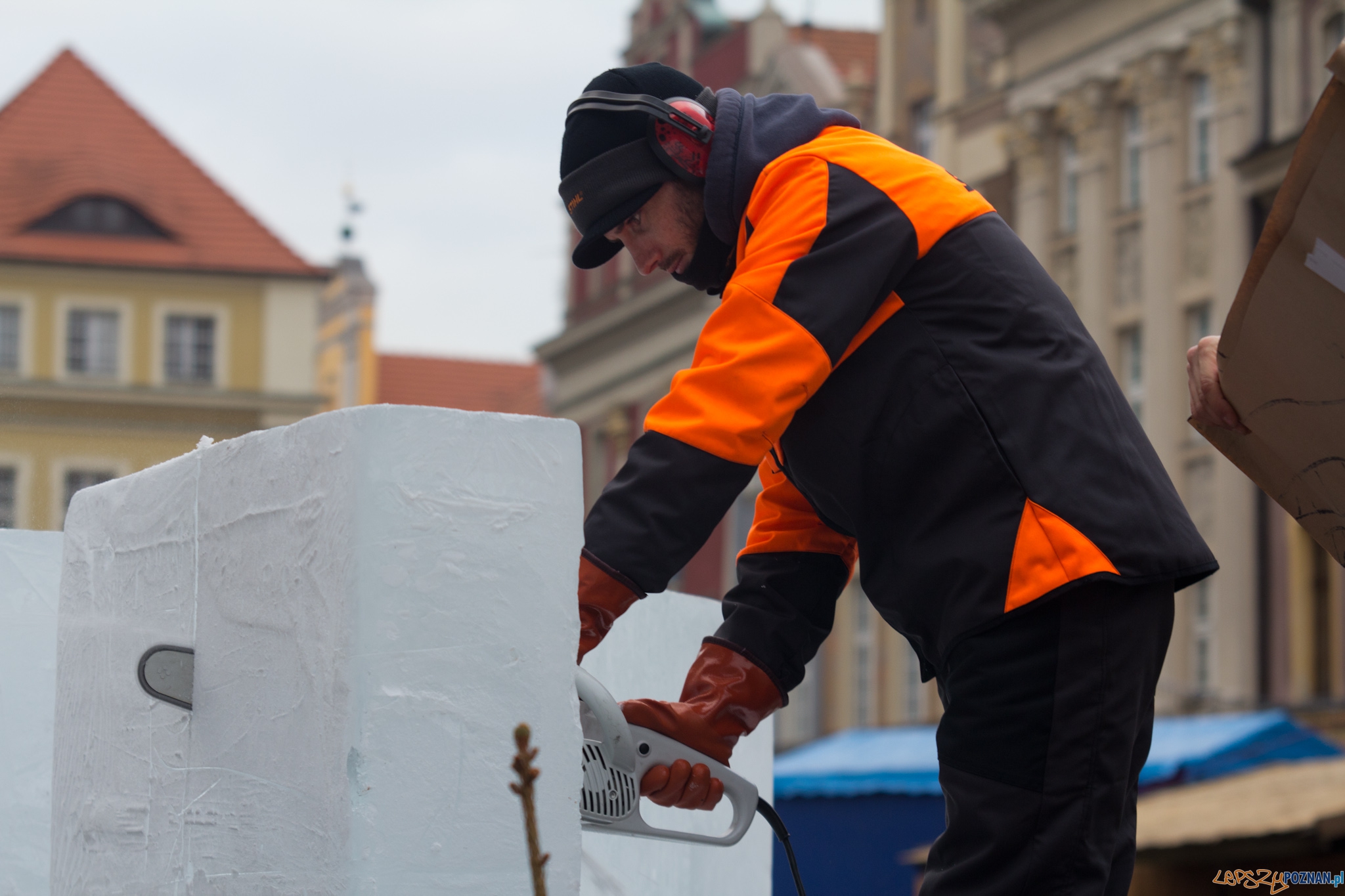 Festiwal Rzeźby Lodowej - dzień drugi - Stary Rynek 11.12.2011 r. Foto: lepszyPOZNAN.pl / Piotr Rychter Festiwal Rzeźby Lodowej - dzień drugi - Stary Rynek 11.12.2011 r. Foto: lepszyPOZNAN.pl / Piotr Rychter