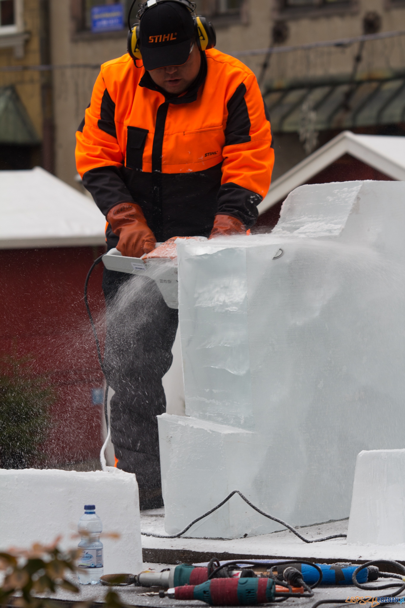 Festiwal Rzeźby Lodowej - dzień drugi - Stary Rynek 11.12.2011 r. Foto: lepszyPOZNAN.pl / Piotr Rychter Festiwal Rzeźby Lodowej - dzień drugi - Stary Rynek 11.12.2011 r. Foto: lepszyPOZNAN.pl / Piotr Rychter