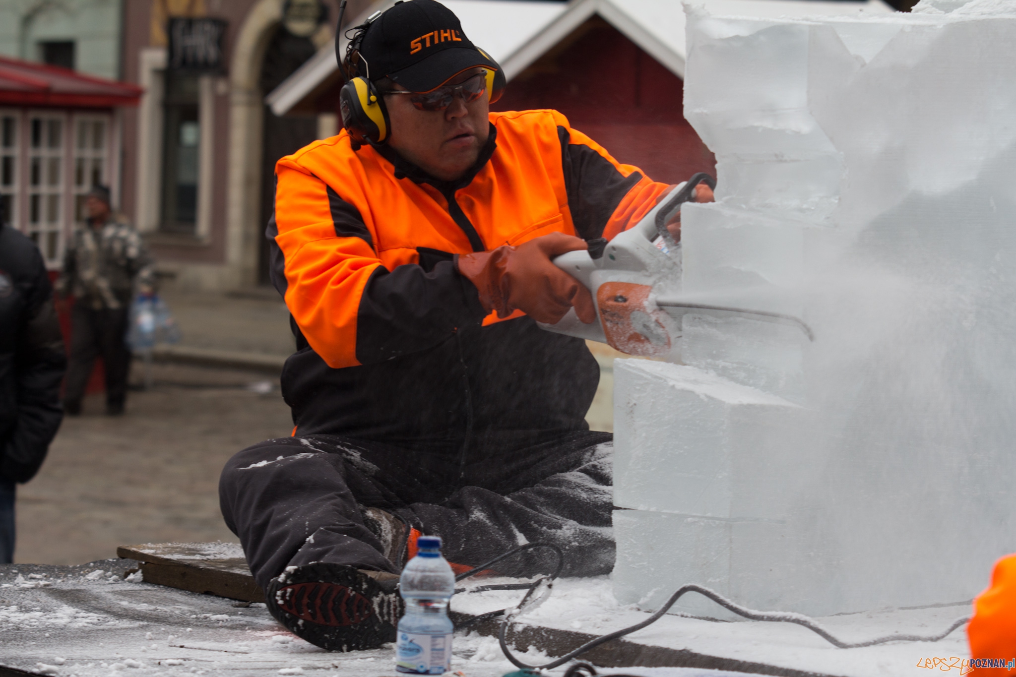 Festiwal Rzeźby Lodowej - dzień drugi - Stary Rynek 11.12.2011 r. Foto: lepszyPOZNAN.pl / Piotr Rychter Festiwal Rzeźby Lodowej - dzień drugi - Stary Rynek 11.12.2011 r. Foto: lepszyPOZNAN.pl / Piotr Rychter