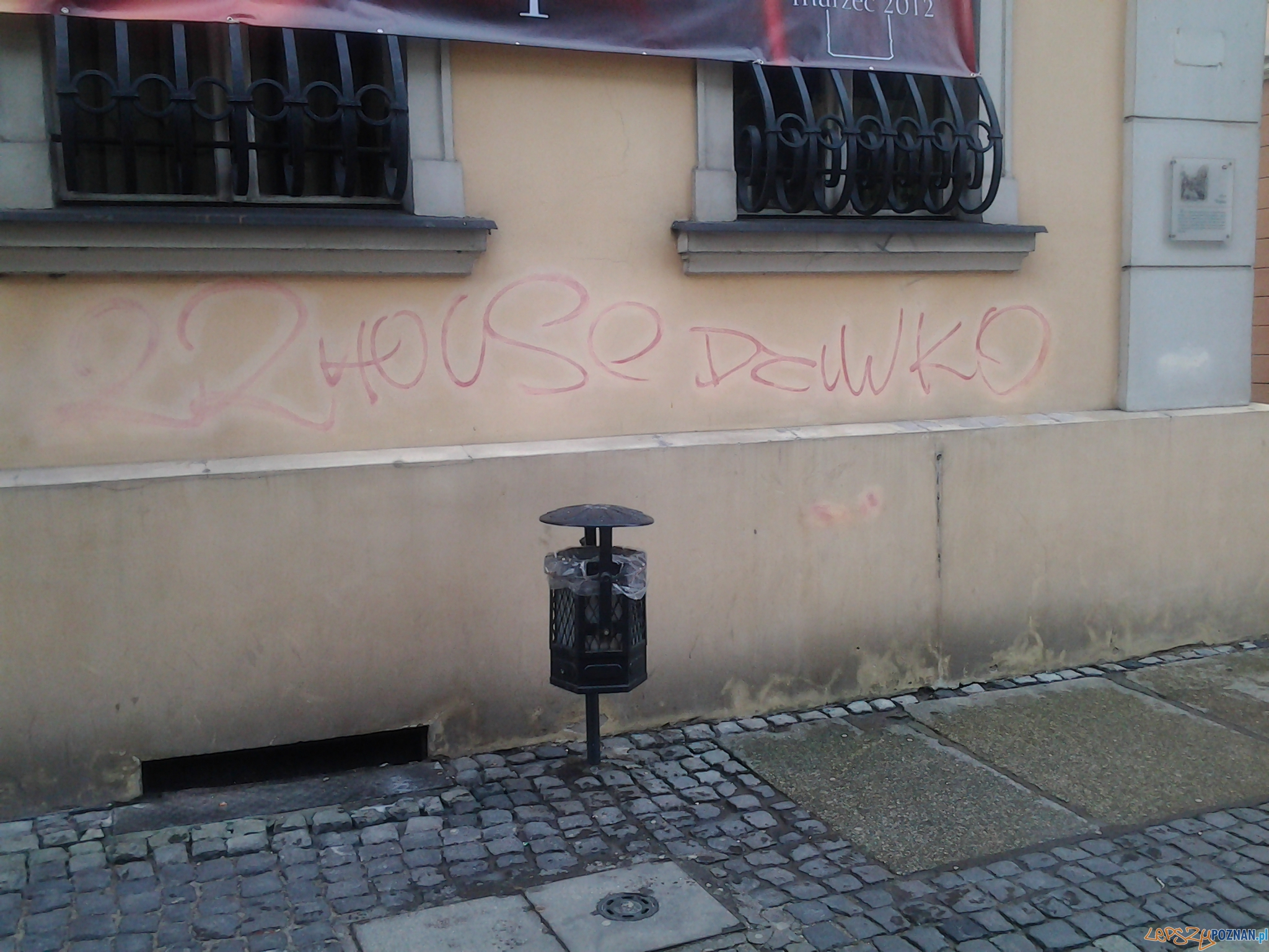 Bazgroły na Muzeum Foto: lepszyPOZNAN.pl / gsm Bazgroły na Muzeum Foto: lepszyPOZNAN.pl / gsm