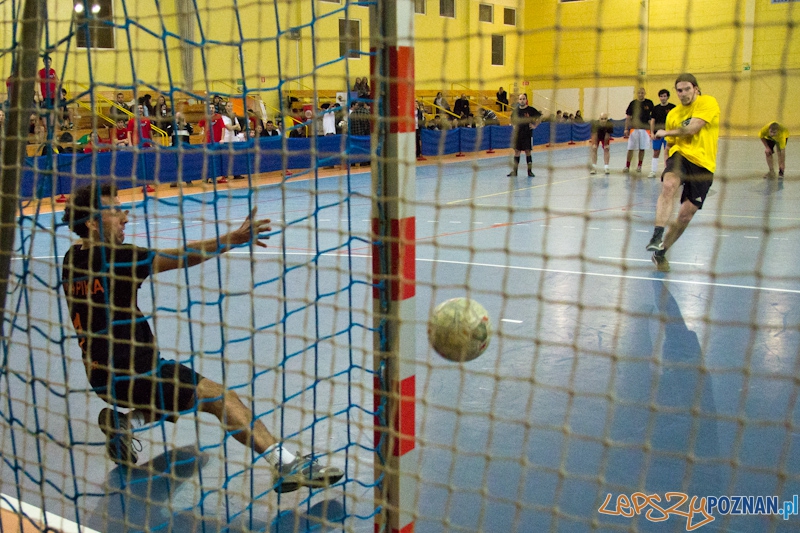 II Międzynarodowy Turniej Piłki Halowej ,,Razem przeciwko rasizmowi” - 21.01.2012 r. Foto: lepszyPOZNAN.pl / Piotr Rychter II Międzynarodowy Turniej Piłki Halowej ,,Razem przeciwko rasizmowi” - 21.01.2012 r. Foto: lepszyPOZNAN.pl / Piotr Rychter
