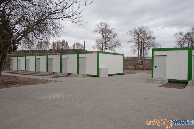 "Drugie oblicze Poznania" - kontenery na ulicy Średzkiej Foto: LepszyPOZNAN.pl / Paweł Rychter "Drugie oblicze Poznania" - kontenery na ulicy Średzkiej Foto: LepszyPOZNAN.pl / Paweł Rychter