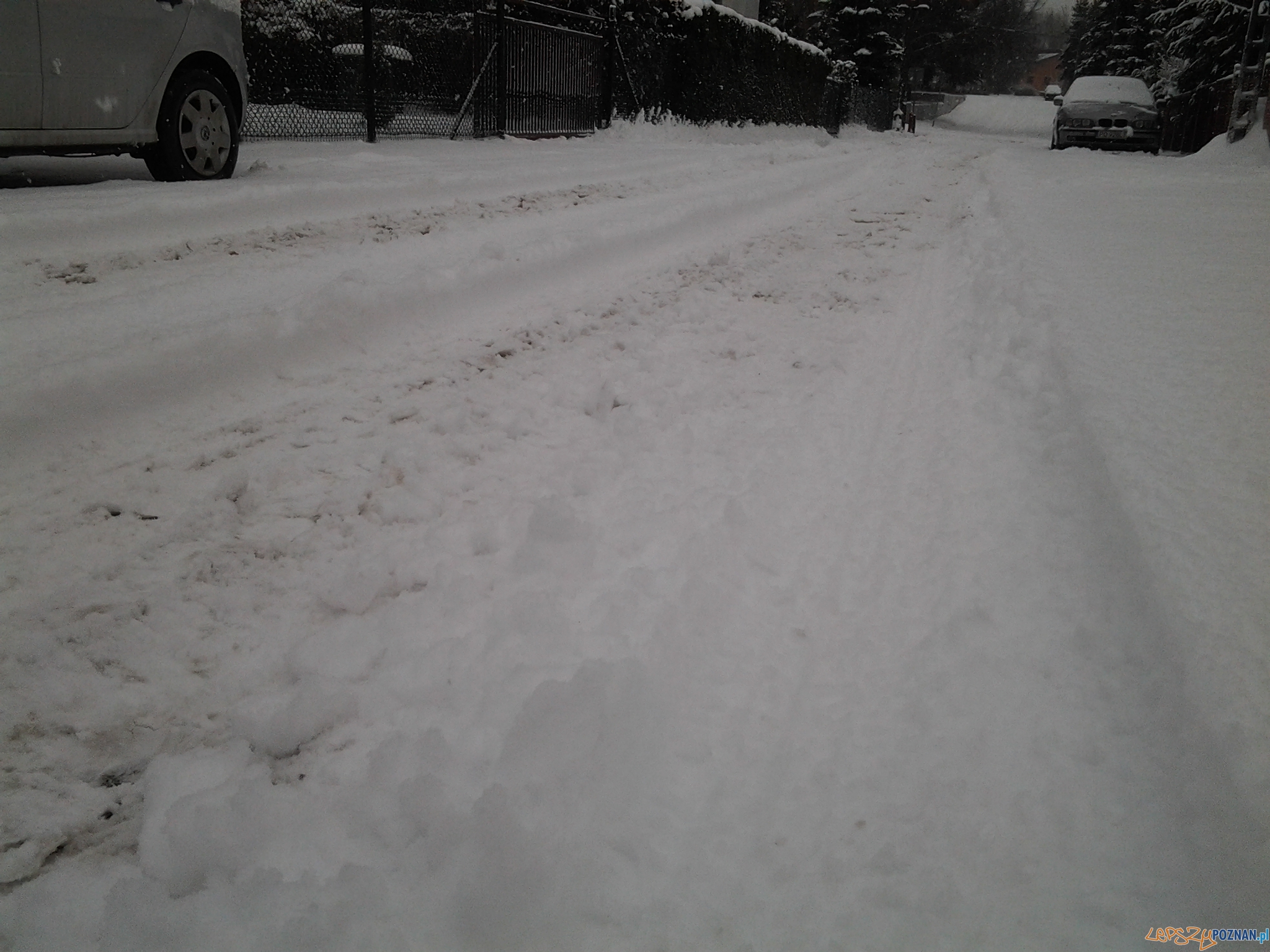 Zasypana boczna uliczka w Antoninku Foto: lepszyPOZNAN.pl / ag Zasypana boczna uliczka w Antoninku Foto: lepszyPOZNAN.pl / ag