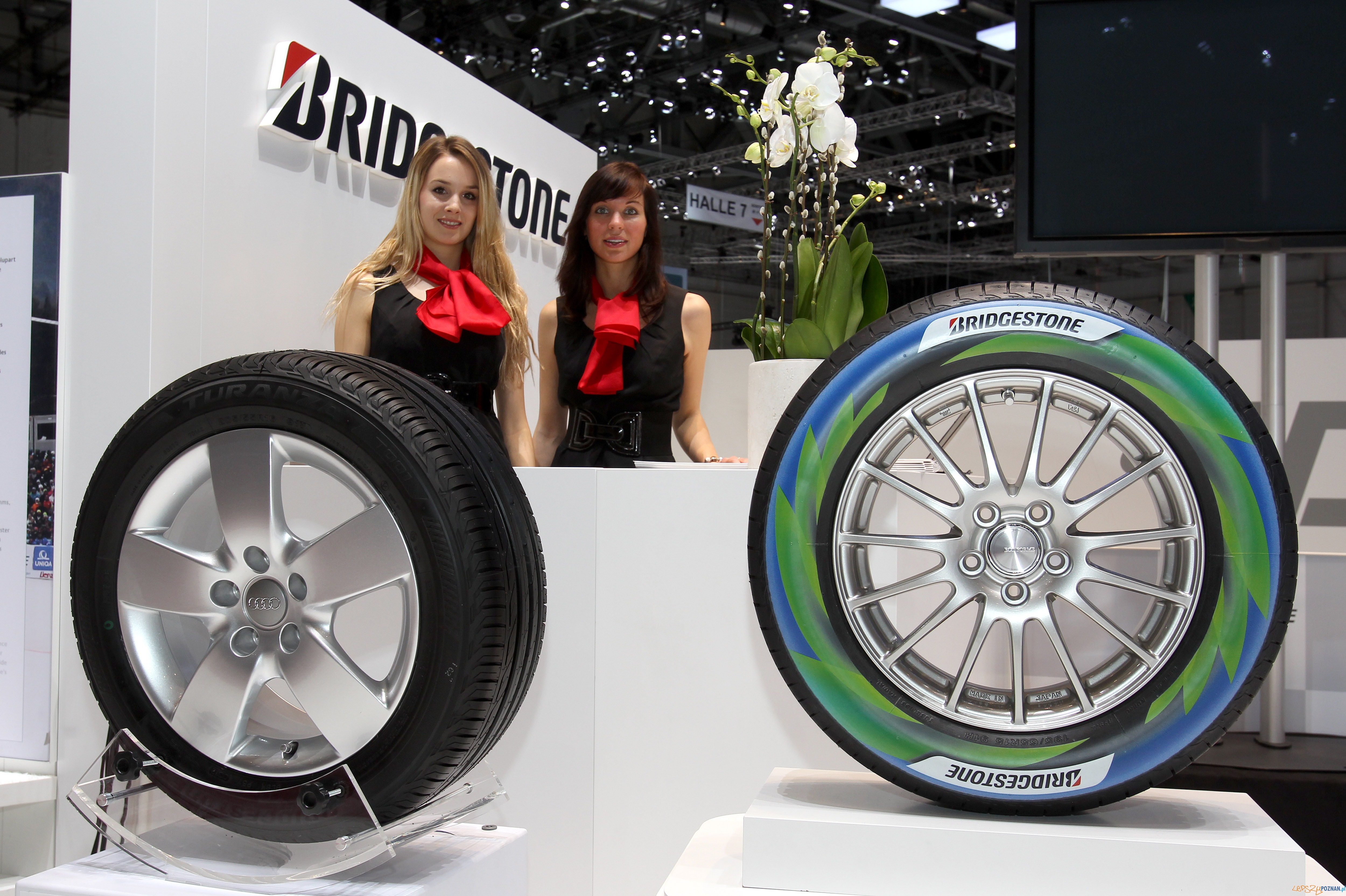 Opona nie musi być czarna Foto: Bridgestone Opona nie musi być czarna Foto: Bridgestone
