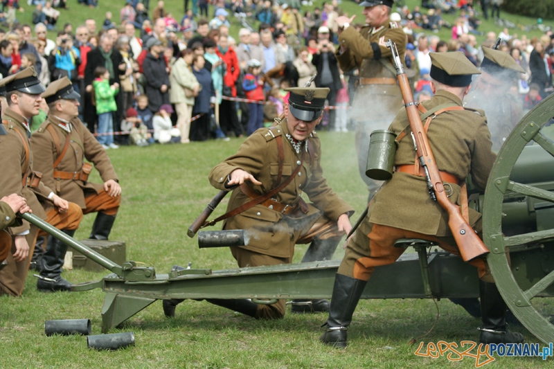 XXVII Dni Ułana - festyn kawaleryjski 22.04.2012 r. Foto: Ewelina Gutowska XXVII Dni Ułana - festyn kawaleryjski 22.04.2012 r. Foto: Ewelina Gutowska