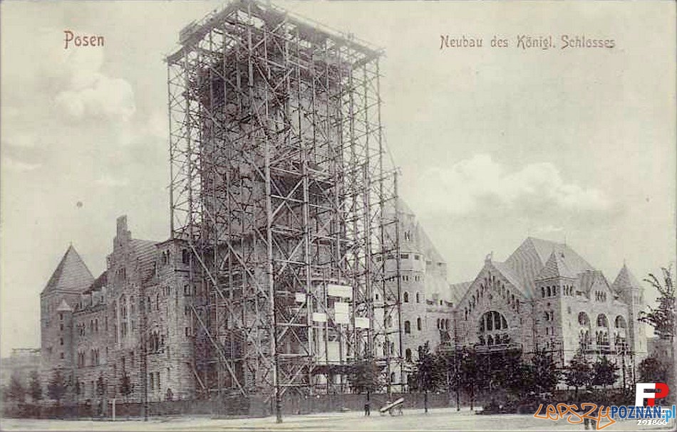 Budowa zamkowej wieży Foto: fotopolska.eu Budowa zamkowej wieży Foto: fotopolska.eu