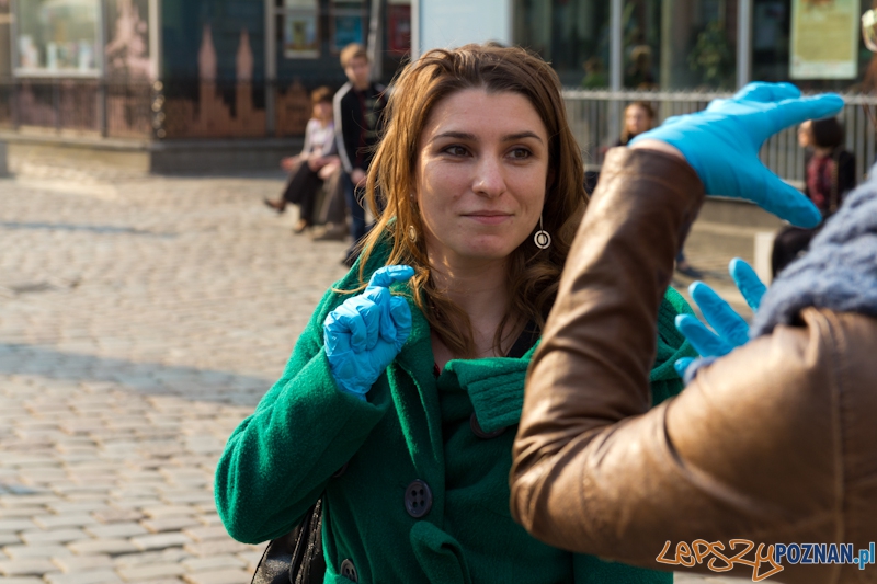 Akcja Migaj Mi - Stary Rynek 20.04.2012 r. Foto: lepszyPOZNAN.pl / Piotr Rychter Akcja Migaj Mi - Stary Rynek 20.04.2012 r. Foto: lepszyPOZNAN.pl / Piotr Rychter