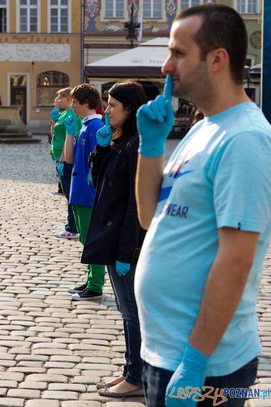 Akcja Migaj Mi - Stary Rynek 20.04.2012 r. Foto: lepszyPOZNAN.pl / Piotr Rychter Akcja Migaj Mi - Stary Rynek 20.04.2012 r. Foto: lepszyPOZNAN.pl / Piotr Rychter
