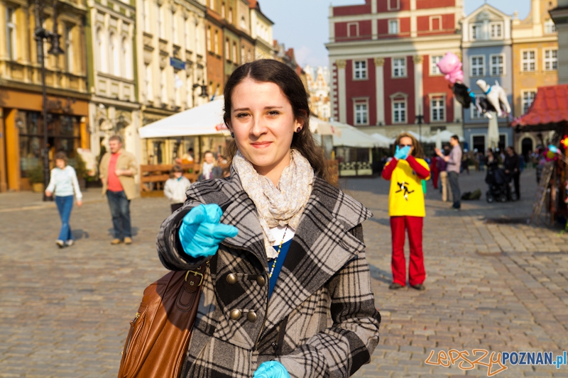 Akcja Migaj Mi - Stary Rynek 20.04.2012 r. Foto: lepszyPOZNAN.pl / Piotr Rychter Akcja Migaj Mi - Stary Rynek 20.04.2012 r. Foto: lepszyPOZNAN.pl / Piotr Rychter