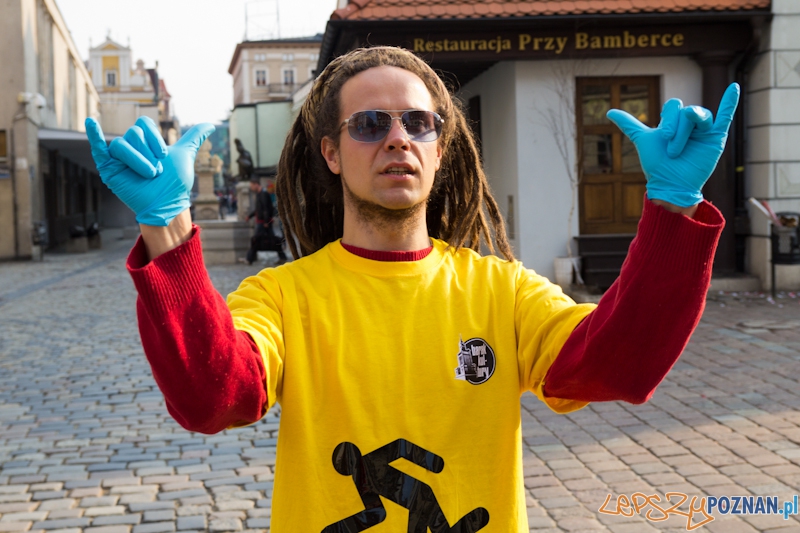 Akcja Migaj Mi - Stary Rynek 20.04.2012 r. Foto: lepszyPOZNAN.pl / Piotr Rychter Akcja Migaj Mi - Stary Rynek 20.04.2012 r. Foto: lepszyPOZNAN.pl / Piotr Rychter