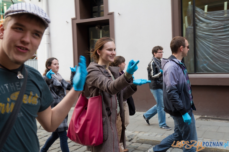 Akcja Migaj Mi - Stary Rynek 20.04.2012 r. Foto: lepszyPOZNAN.pl / Piotr Rychter Akcja Migaj Mi - Stary Rynek 20.04.2012 r. Foto: lepszyPOZNAN.pl / Piotr Rychter
