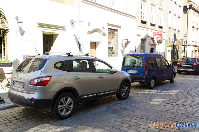 kierowcy parkują gdzie popadnie - ulica Wodna Foto: lepszyPOZNAN.pl / Piotr Rychter kierowcy parkują gdzie popadnie - ulica Wodna Foto: lepszyPOZNAN.pl / Piotr Rychter