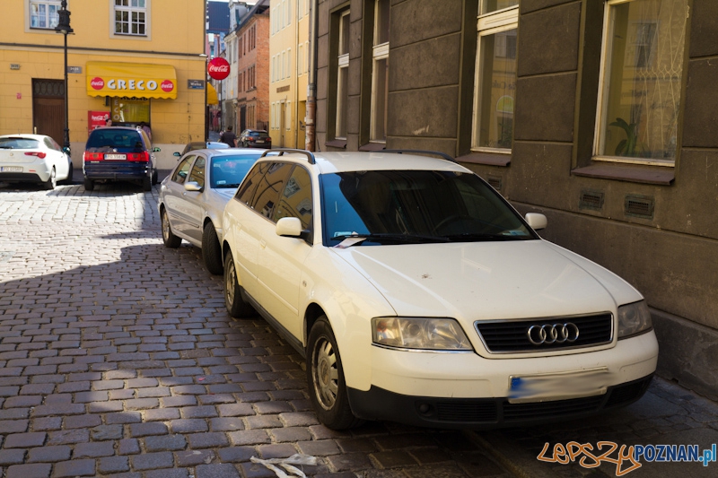 kierowcy parkują gdzie popadnie - ulica Klasztorna Foto: lepszyPOZNAN.pl / Piotr Rychter kierowcy parkują gdzie popadnie - ulica Klasztorna Foto: lepszyPOZNAN.pl / Piotr Rychter