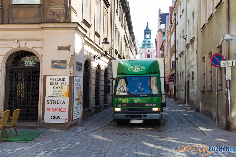 kierowcy parkują gdzie popadnie - ulica Klasztorna Foto: lepszyPOZNAN.pl / Piotr Rychter kierowcy parkują gdzie popadnie - ulica Klasztorna Foto: lepszyPOZNAN.pl / Piotr Rychter