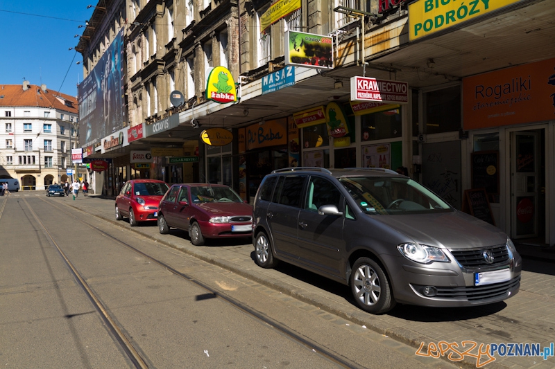kierowcy parkują gdzie popadnie - ulica Gwarna Foto: lepszyPOZNAN.pl / Piotr Rychter kierowcy parkują gdzie popadnie - ulica Gwarna Foto: lepszyPOZNAN.pl / Piotr Rychter