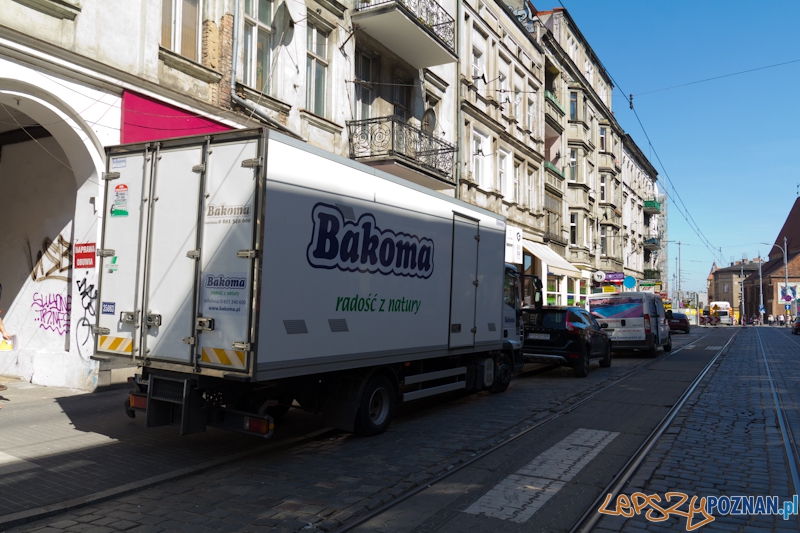 kierowcy parkują gdzie popadnie - ulica Święty Marcin Foto: lepszyPOZNAN.pl / Piotr Rychter kierowcy parkują gdzie popadnie - ulica Święty Marcin Foto: lepszyPOZNAN.pl / Piotr Rychter