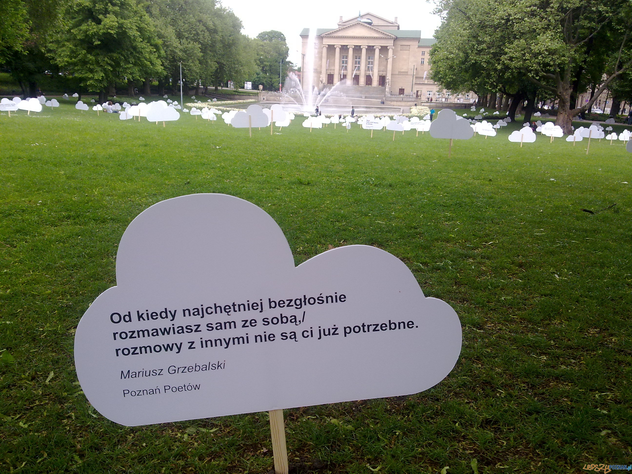 Wiersze w chmurach. Poznań Poetów 2011 Foto: Tomasz Dworek Wiersze w chmurach. Poznań Poetów 2011 Foto: Tomasz Dworek