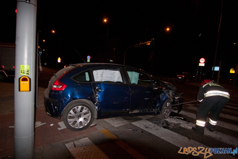 Wypadek na krzyżówce Przybyszeskiego i Bukowskiej - Poznań 19.05.2012 r. Foto: LepszyPOZNAN.pl / Paweł Rychter Wypadek na krzyżówce Przybyszeskiego i Bukowskiej - Poznań 19.05.2012 r. Foto: LepszyPOZNAN.pl / Paweł Rychter