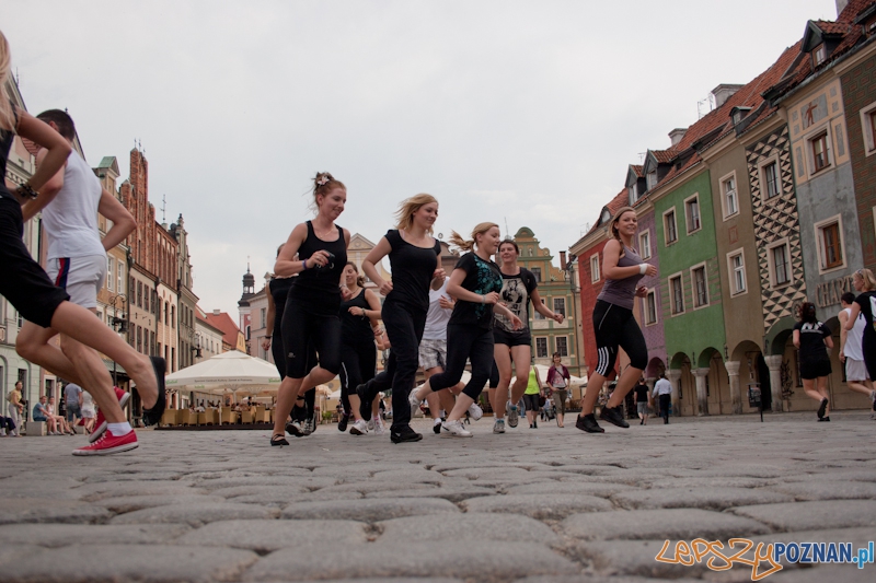 Ćwiczenia kształtujące AWFu pod pręgierzem - Poznań 23.05.2012 r. Foto: LepszyPOZNAN.pl / Paweł Rychter Ćwiczenia kształtujące AWFu pod pręgierzem - Poznań 23.05.2012 r. Foto: LepszyPOZNAN.pl / Paweł Rychter