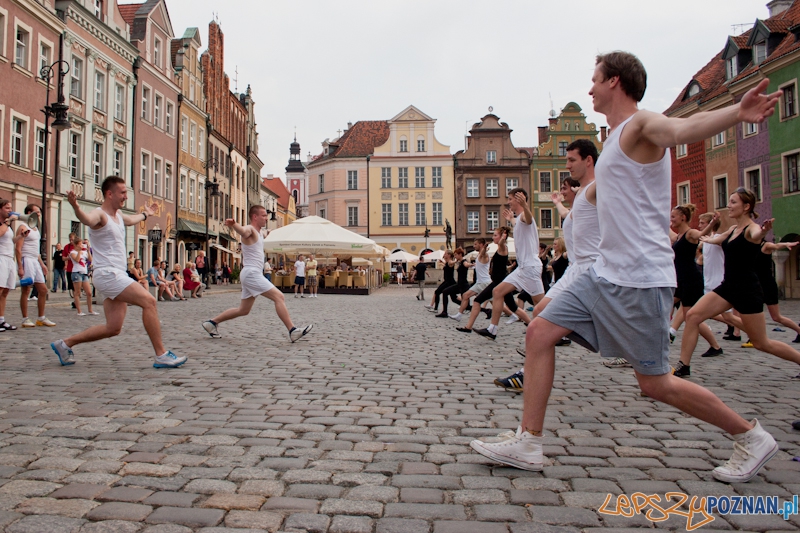 Ćwiczenia kształtujące AWFu pod pręgierzem - Poznań 23.05.2012 r.  Foto: LepszyPOZNAN.pl / Paweł Rychter