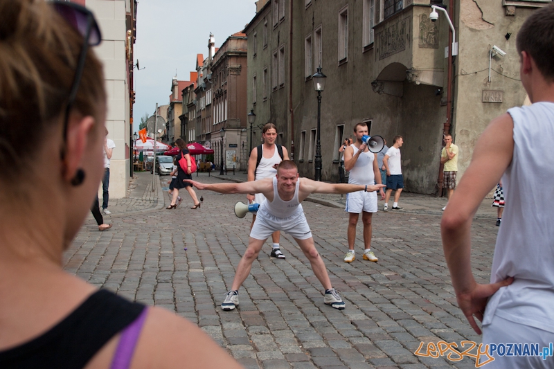 Ćwiczenia kształtujące AWFu pod pręgierzem - Poznań 23.05.2012 r. Foto: LepszyPOZNAN.pl / Paweł Rychter Ćwiczenia kształtujące AWFu pod pręgierzem - Poznań 23.05.2012 r. Foto: LepszyPOZNAN.pl / Paweł Rychter