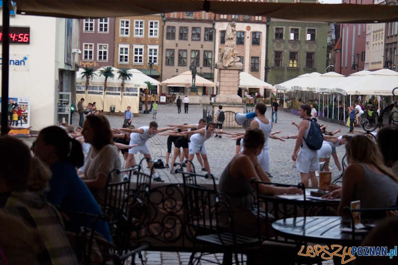 Ćwiczenia kształtujące AWFu pod pręgierzem - Poznań 23.05.2012 r. Foto: LepszyPOZNAN.pl / Paweł Rychter Ćwiczenia kształtujące AWFu pod pręgierzem - Poznań 23.05.2012 r. Foto: LepszyPOZNAN.pl / Paweł Rychter