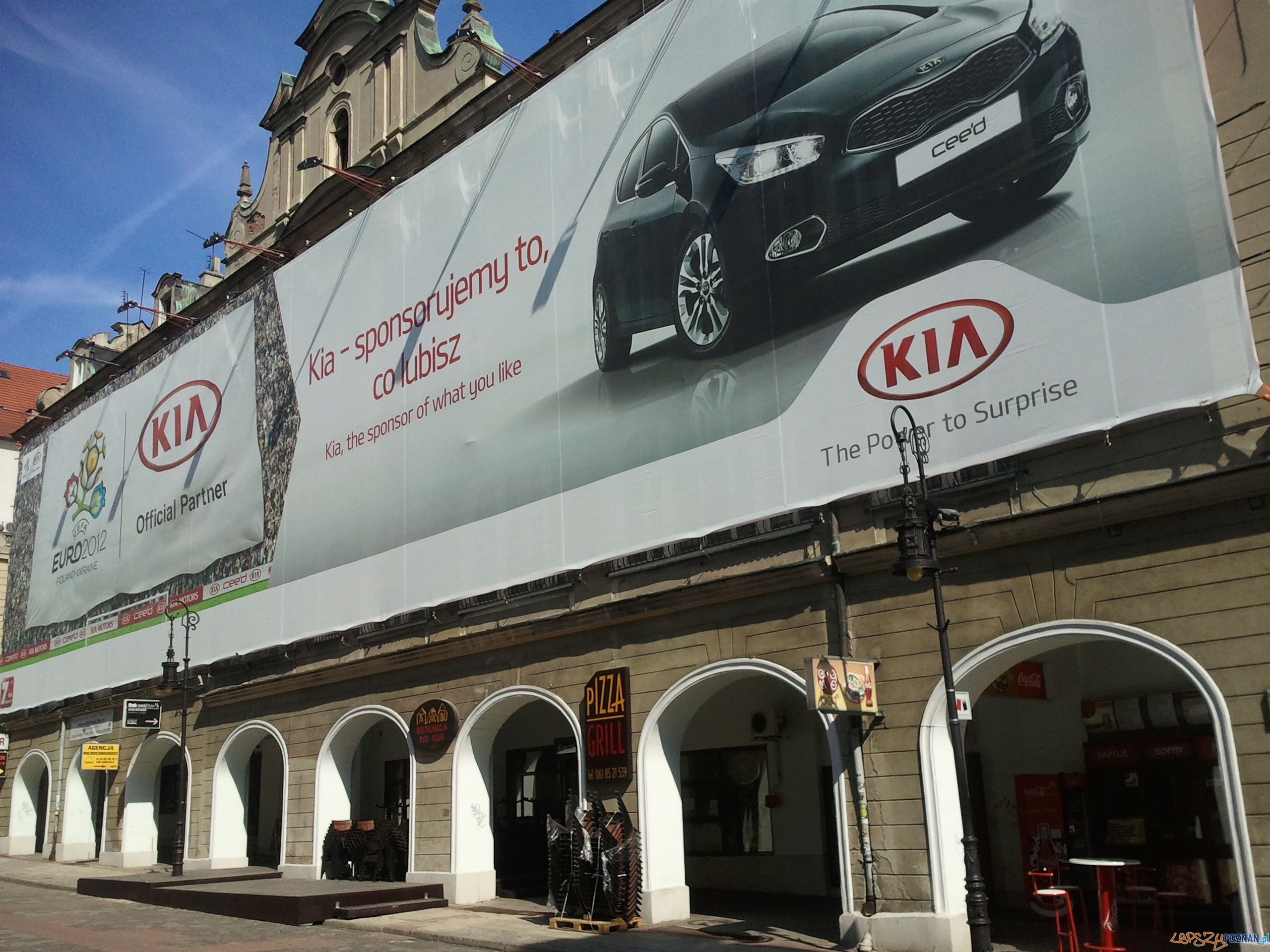 Wielkoformatowe reklamy na Starym Rynku Foto: lepszyPOZNAN/gsm Wielkoformatowe reklamy na Starym Rynku Foto: lepszyPOZNAN/gsm