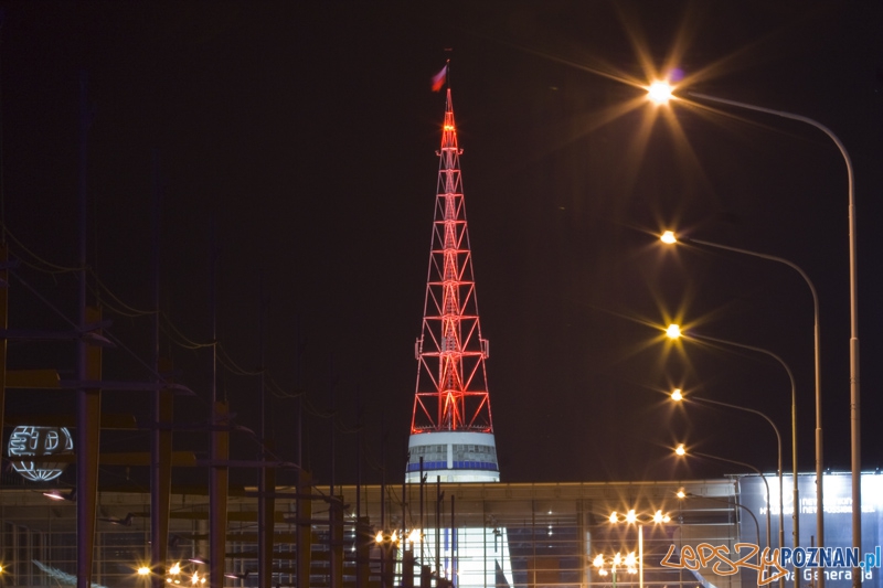 Dzień Flagi - iglica MTP - Poznań 2.05.2012 r. Foto: Ewelina Gutowska Dzień Flagi - iglica MTP - Poznań 2.05.2012 r. Foto: Ewelina Gutowska