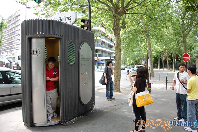 Jeszcze raz Paryż, toaleta bardziej kameralna Foto: http://blog.windfreeze.com Jeszcze raz Paryż, toaleta bardziej kameralna Foto: http://blog.windfreeze.com