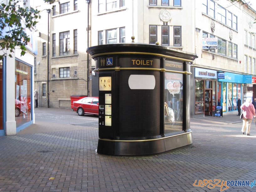 Norhampton w Anglii - na środku ulicy Foto: http://northamptongosia.blox.pl Norhampton w Anglii - na środku ulicy Foto: http://northamptongosia.blox.pl