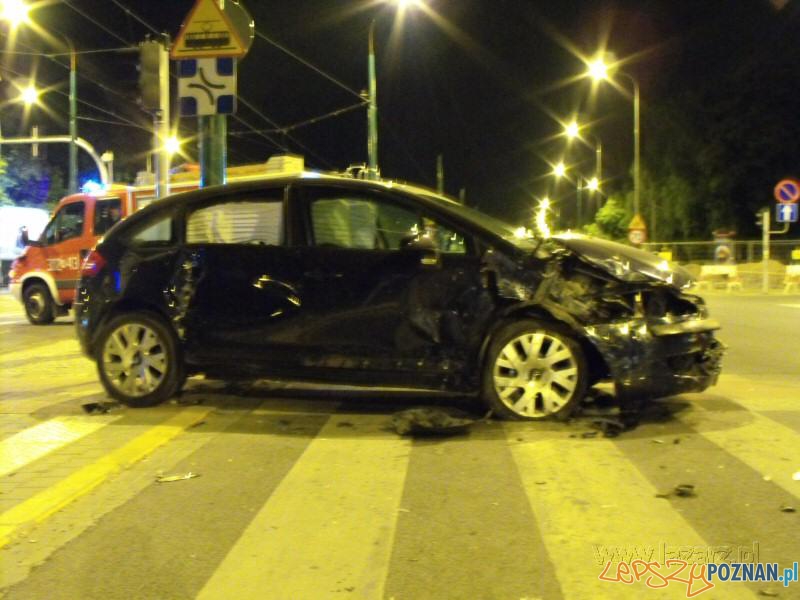Wypadek na krzyżówce Przybyszeskiego i Bukowskiej - Poznań 19.05.2012 r. Foto: lazarz.pl Wypadek na krzyżówce Przybyszeskiego i Bukowskiej - Poznań 19.05.2012 r. Foto: lazarz.pl