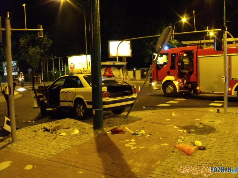 Wypadek na krzyżówce Przybyszeskiego i Bukowskiej - Poznań 19.05.2012 r. Foto: lazarz.pl Wypadek na krzyżówce Przybyszeskiego i Bukowskiej - Poznań 19.05.2012 r. Foto: lazarz.pl