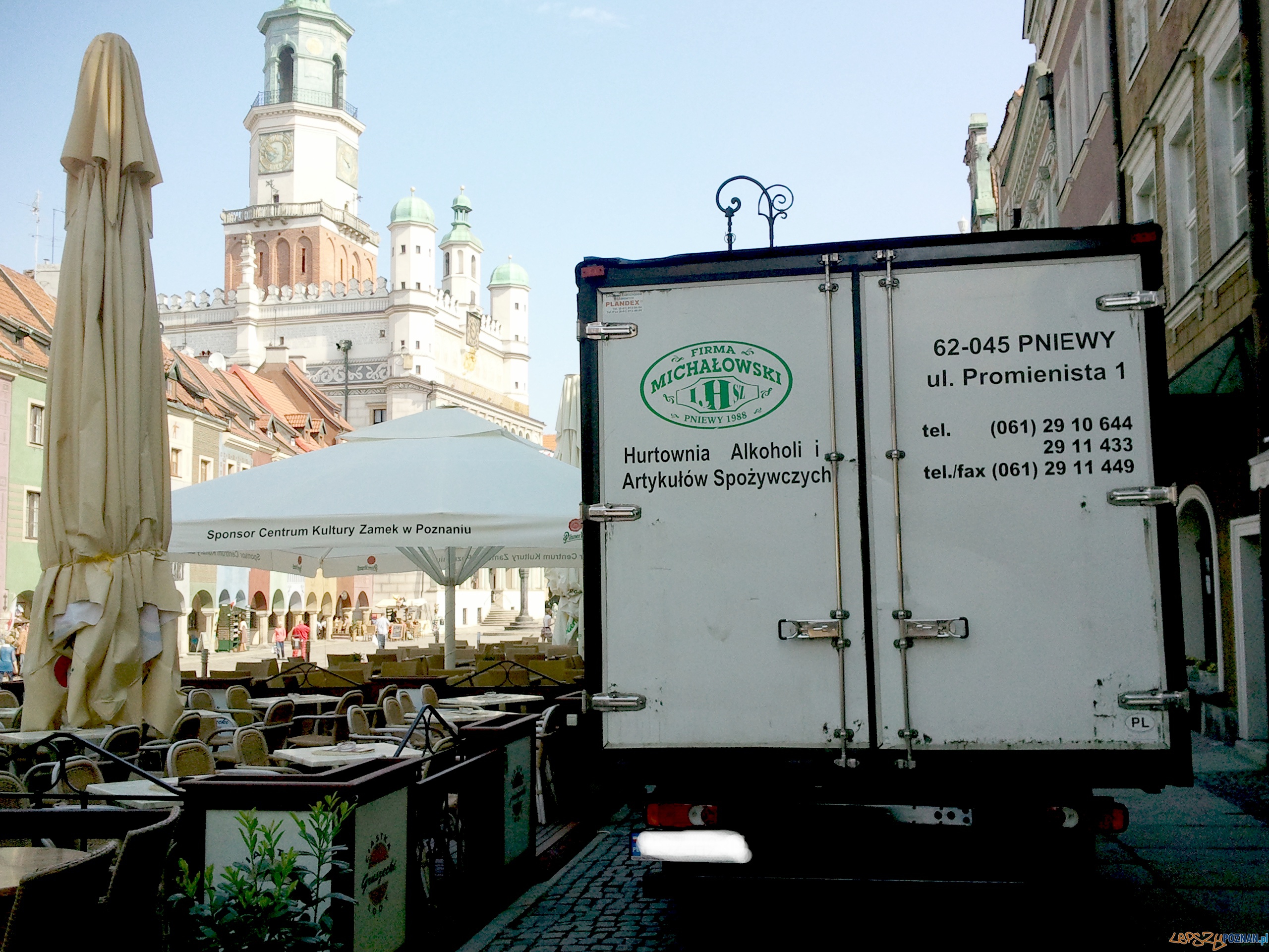 Dostawa na chodnik Foto: lepszyPOZNAN.pl/ gsm Dostawa na chodnik Foto: lepszyPOZNAN.pl/ gsm