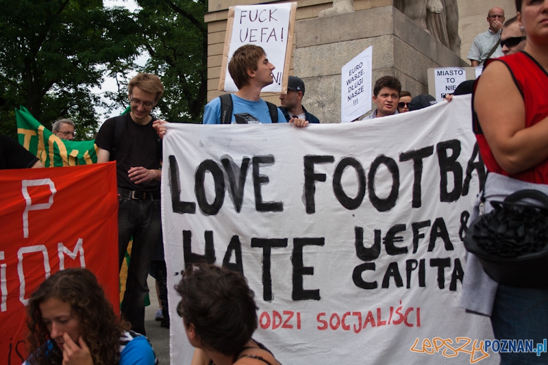 Demonstracja Chleba zamiast Igrzysk - Poznań 10.06.2012 r. Foto: Ewelina Gutowska Demonstracja Chleba zamiast Igrzysk - Poznań 10.06.2012 r. Foto: Ewelina Gutowska