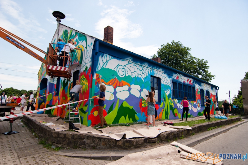 Dworzec PKP na Dębcu malowany kolorami Duluxa - Poznań 16.06.2012 r. Foto: LepszyPOZNAN.pl / Paweł Rychter Dworzec PKP na Dębcu malowany kolorami Duluxa - Poznań 16.06.2012 r. Foto: LepszyPOZNAN.pl / Paweł Rychter