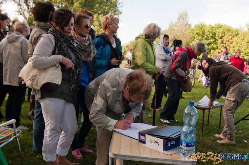 Mieszkańcy Wildy przeciwko lądowisku w parku Jana Pawła II - Poznań 02.06.2012 r. Foto: LepszyPOZNAN.pl / Paweł Rychter Mieszkańcy Wildy przeciwko lądowisku w parku Jana Pawła II - Poznań 02.06.2012 r. Foto: LepszyPOZNAN.pl / Paweł Rychter
