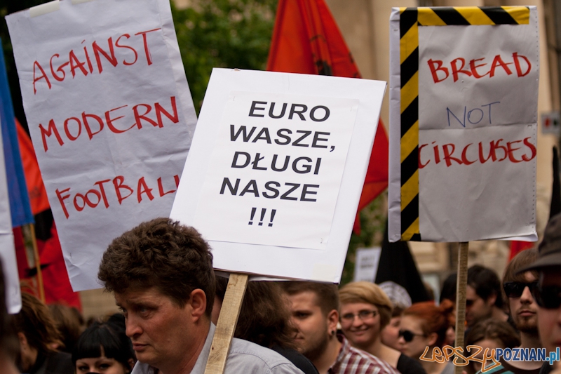 Demonstracja Chleba zamiast Igrzysk - Poznań 10.06.2012 r. Foto: Ewelina Gutowska Demonstracja Chleba zamiast Igrzysk - Poznań 10.06.2012 r. Foto: Ewelina Gutowska