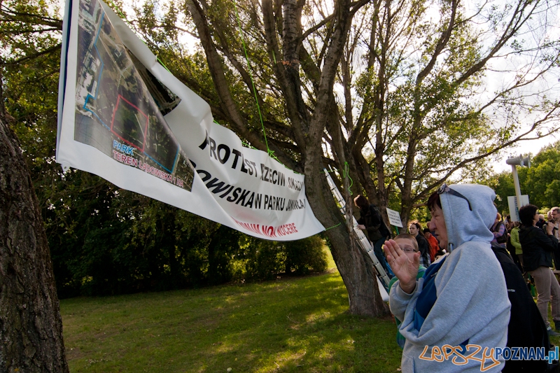 Mieszkańcy Wildy przeciwko lądowisku w parku Jana Pawła II - Poznań 02.06.2012 r. Foto: LepszyPOZNAN.pl / Paweł Rychter Mieszkańcy Wildy przeciwko lądowisku w parku Jana Pawła II - Poznań 02.06.2012 r. Foto: LepszyPOZNAN.pl / Paweł Rychter