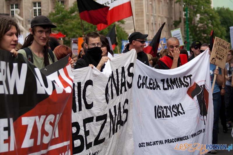 Demonstracja Chleba zamiast Igrzysk - Poznań 10.06.2012 r. Foto: Ewelina Gutowska Demonstracja Chleba zamiast Igrzysk - Poznań 10.06.2012 r. Foto: Ewelina Gutowska