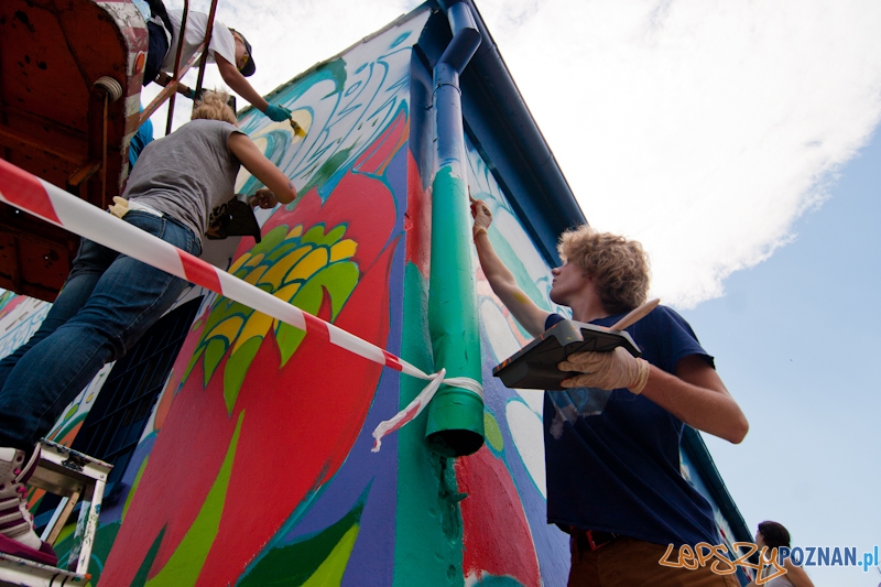 Dworzec PKP na Dębcu malowany kolorami Duluxa - Poznań 16.06.2012 r. Foto: LepszyPOZNAN.pl / Paweł Rychter Dworzec PKP na Dębcu malowany kolorami Duluxa - Poznań 16.06.2012 r. Foto: LepszyPOZNAN.pl / Paweł Rychter