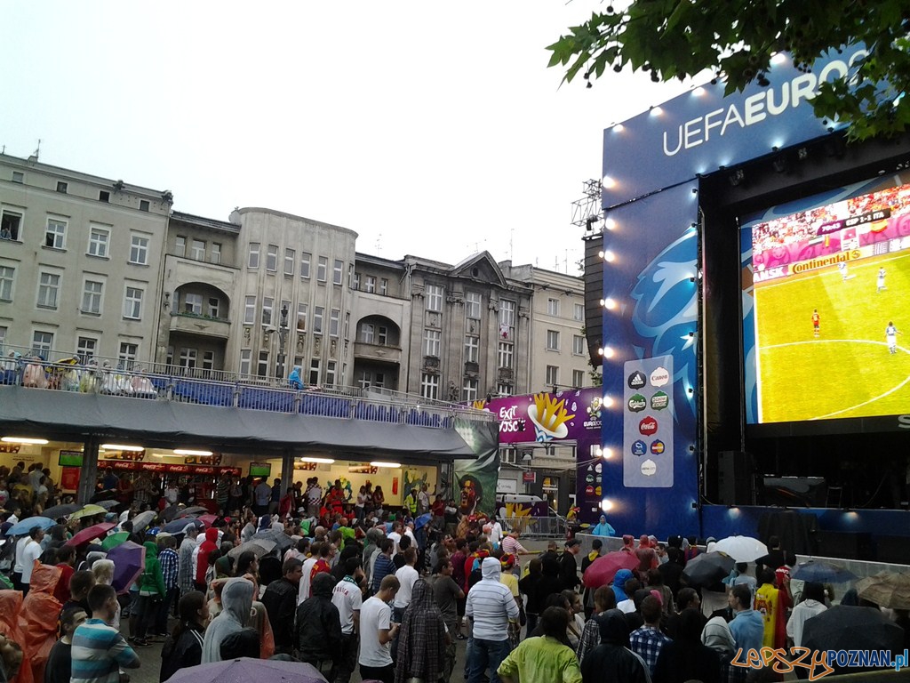 Pierwszy mecz w Poznaniu - Strefa Kibica - mecz Hiszpania-Włochy Foto: lepszyPOZNAN.pl / gsm Pierwszy mecz w Poznaniu - Strefa Kibica - mecz Hiszpania-Włochy Foto: lepszyPOZNAN.pl / gsm