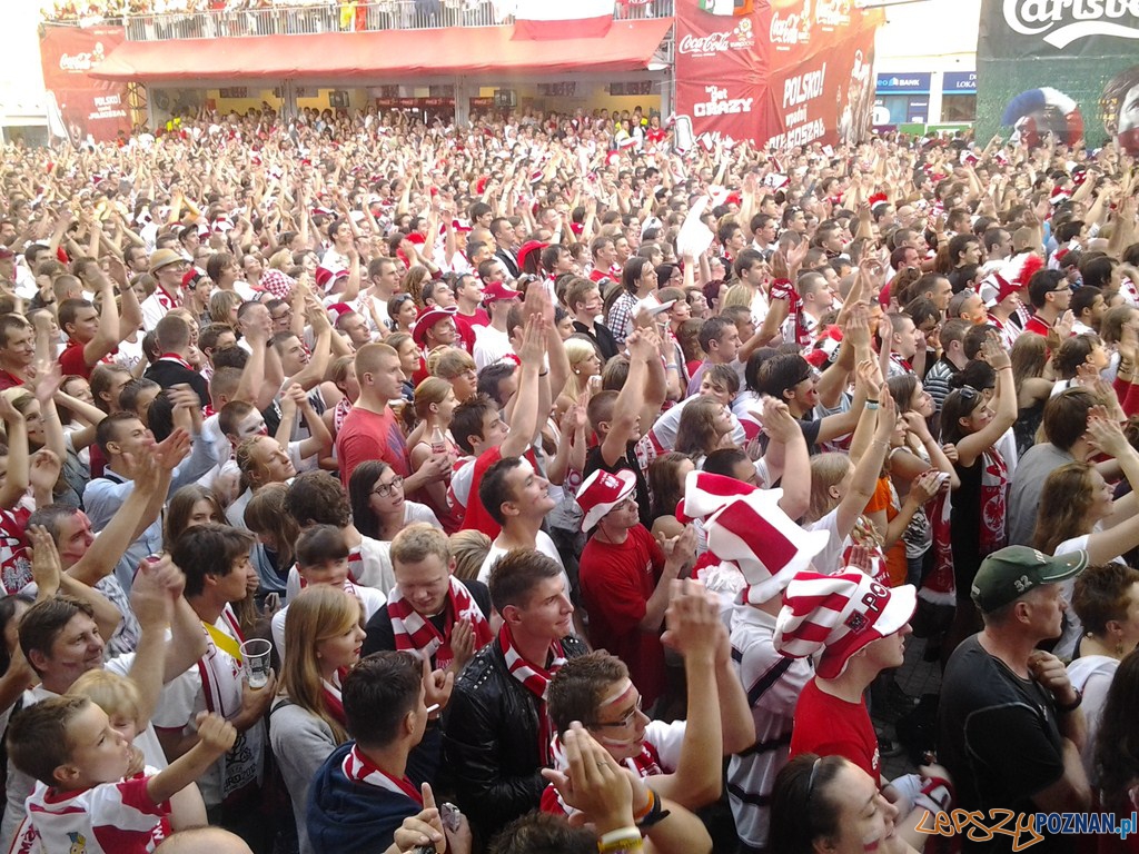 Kibicowanie podczas meczu Polska - Czechy w Strefie Kibica Foto: lepszyPOZNAN.pl / gsm Kibicowanie podczas meczu Polska - Czechy w Strefie Kibica Foto: lepszyPOZNAN.pl / gsm