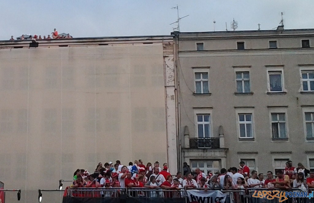 Kibicowanie podczas meczu Polska - Czechy w Strefie Kibica Foto: lepszyPOZNAN.pl / gsm Kibicowanie podczas meczu Polska - Czechy w Strefie Kibica Foto: lepszyPOZNAN.pl / gsm