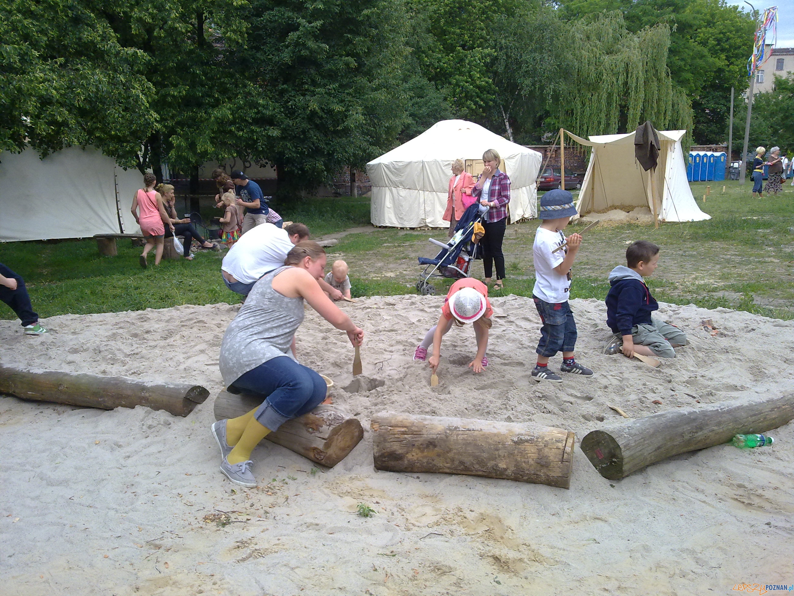 Grzeczne dzieci w piaskownicy Foto: Grzeczne dzieci w piaskownicy Foto: