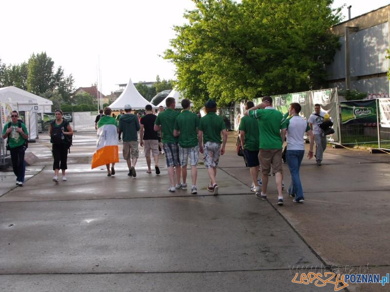 Irlandczycy pod Areną Foto: lazarz.pl Irlandczycy pod Areną Foto: lazarz.pl